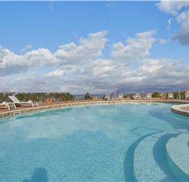 2 bedroom seaside apartments with shared pool, sleeps 4-5